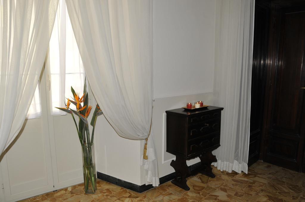 Alibrandi Palace Civitavecchia Kamer foto