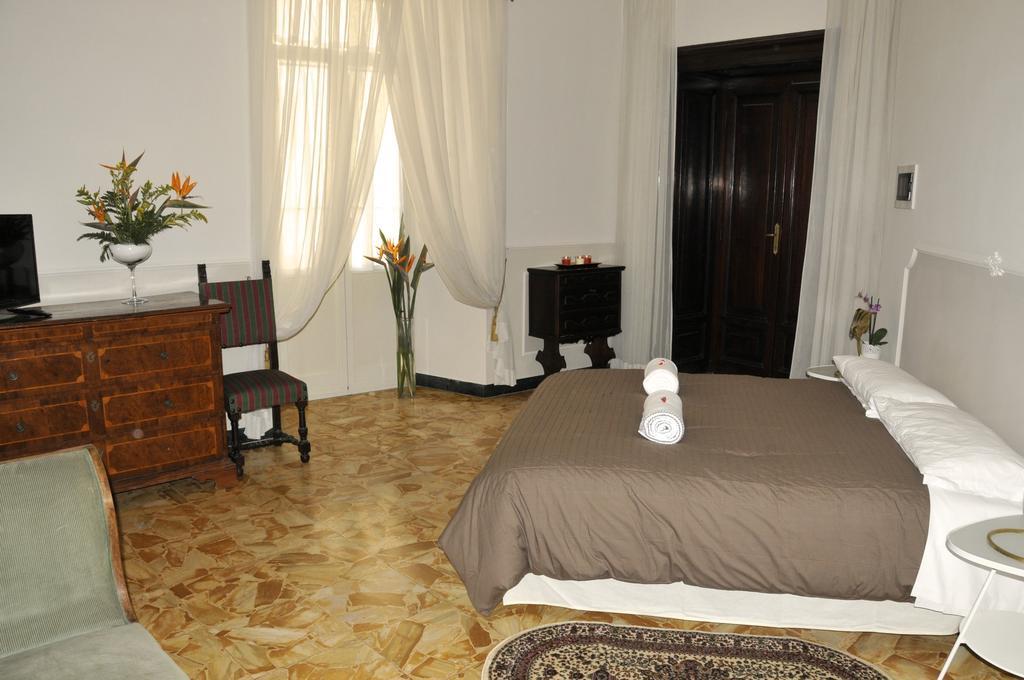 Alibrandi Palace Civitavecchia Kamer foto