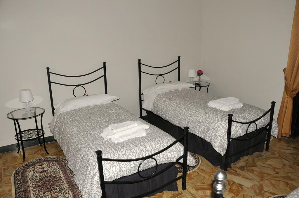 Alibrandi Palace Civitavecchia Kamer foto