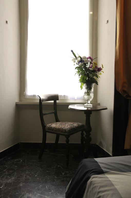 Alibrandi Palace Civitavecchia Kamer foto