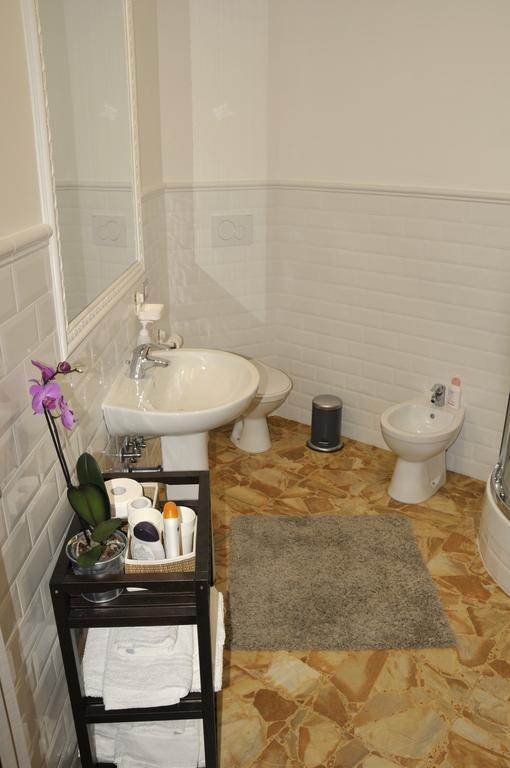 Alibrandi Palace Civitavecchia Kamer foto