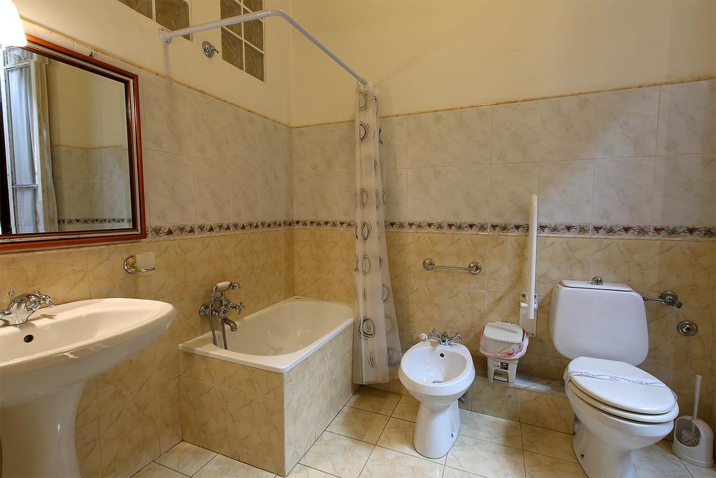 Alibrandi Palace Civitavecchia Buitenkant foto