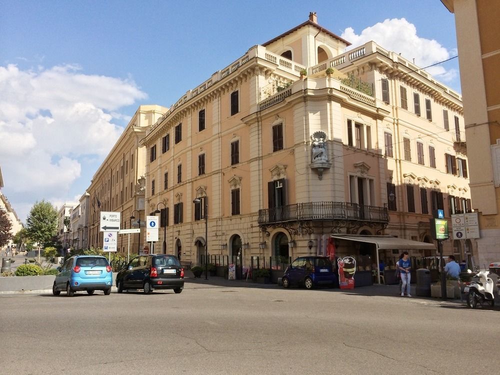 Alibrandi Palace Civitavecchia Buitenkant foto