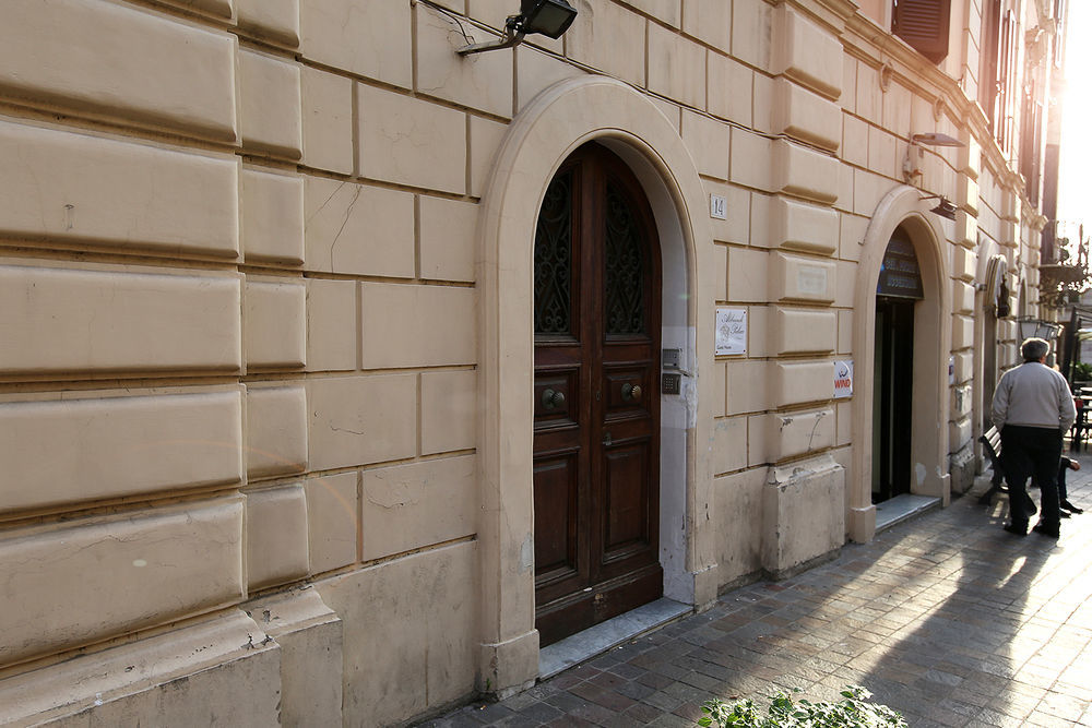 Alibrandi Palace Civitavecchia Buitenkant foto