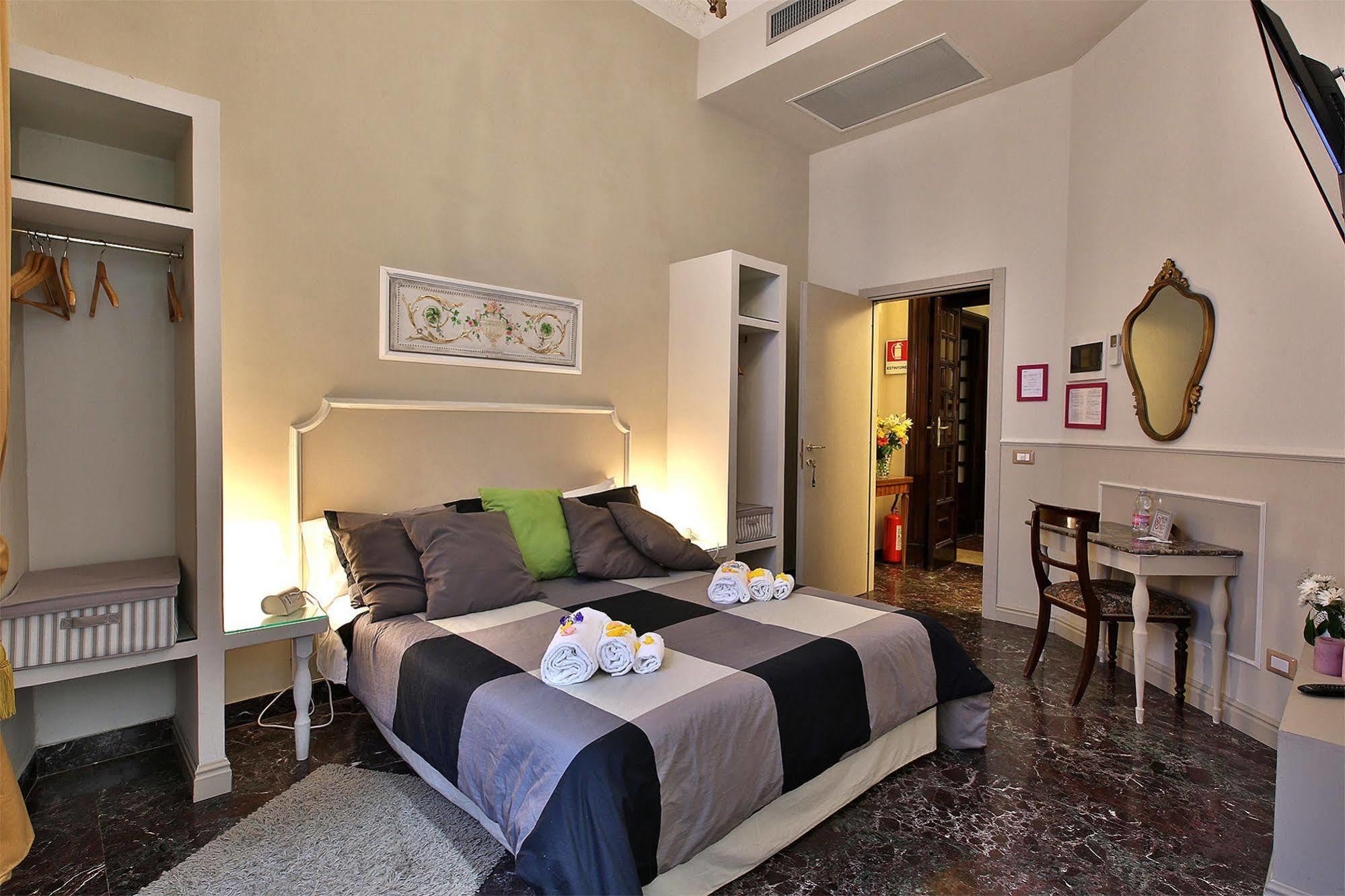 Alibrandi Palace Civitavecchia Buitenkant foto