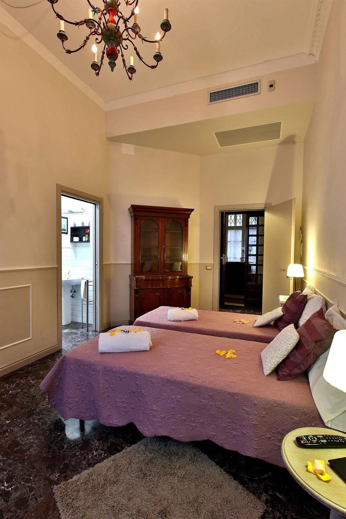 Alibrandi Palace Civitavecchia Buitenkant foto