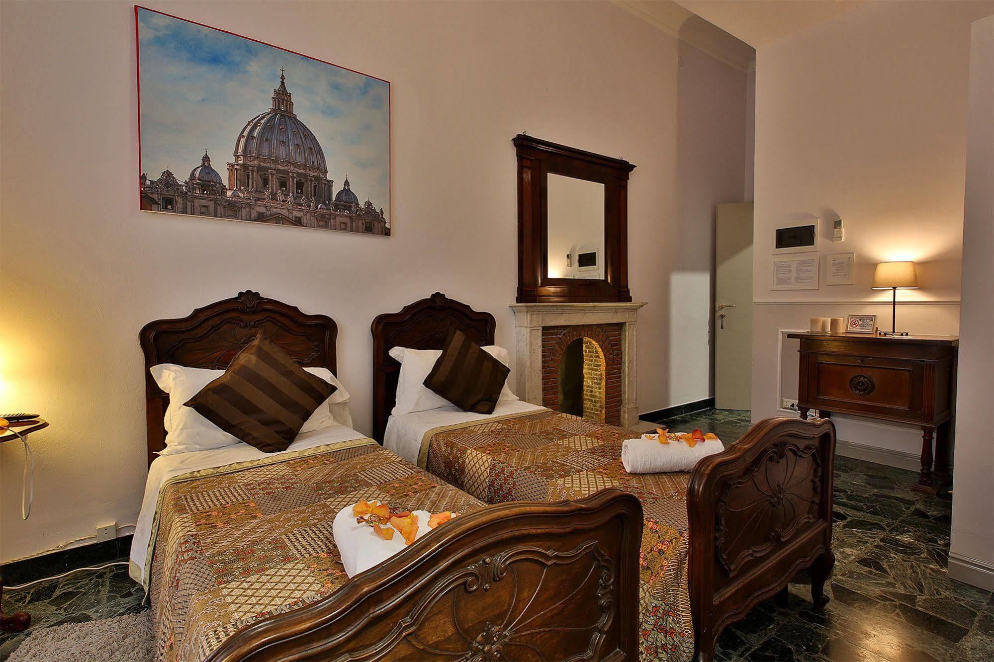 Alibrandi Palace Civitavecchia Buitenkant foto